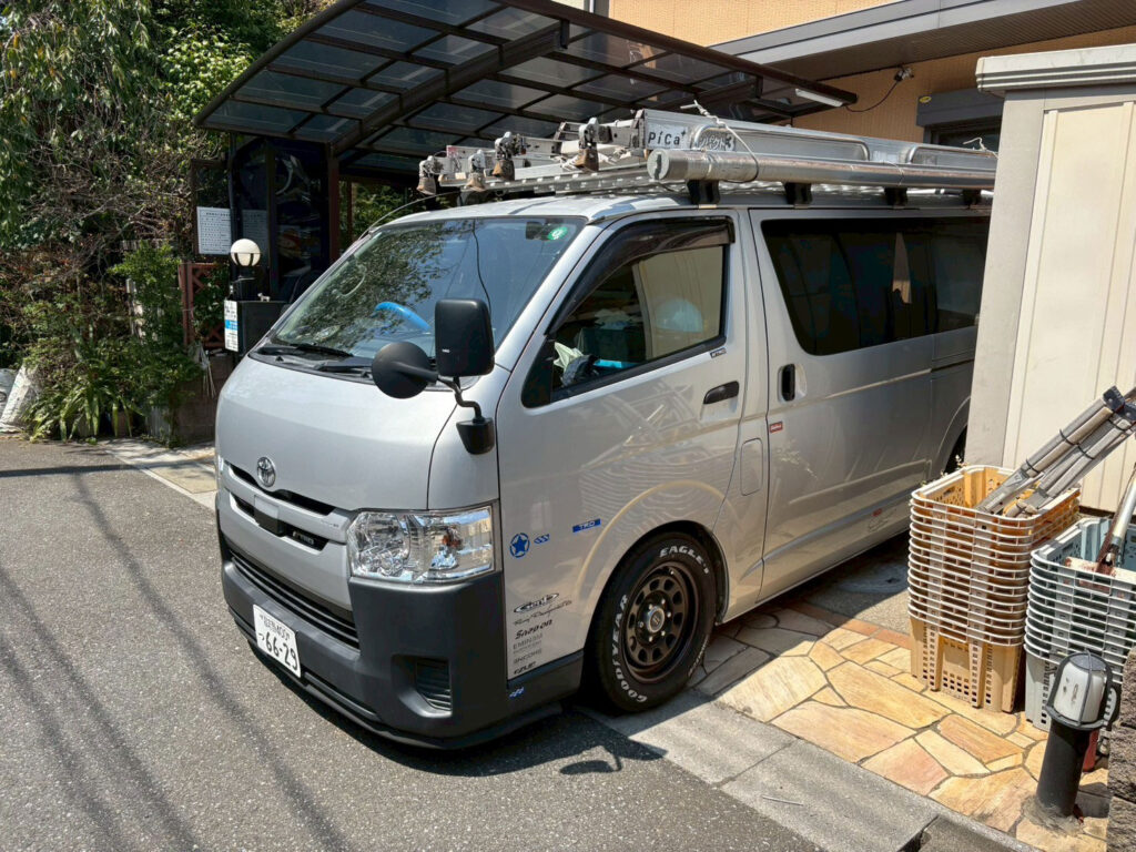 エステックアンテナエアコンサービスの作業車両